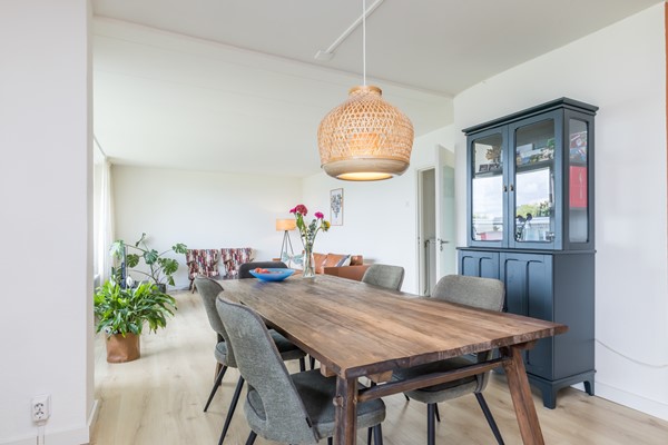 Foto - Verkocht onder voorbehoud: In het geliefde Welten ligt dit goed onderhouden en instapklare appartement met 3 slaapkamers, open keuken en twee balkons. 